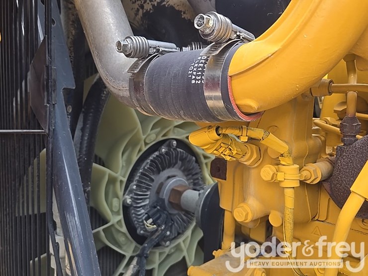 2021-deere-410l-image-52