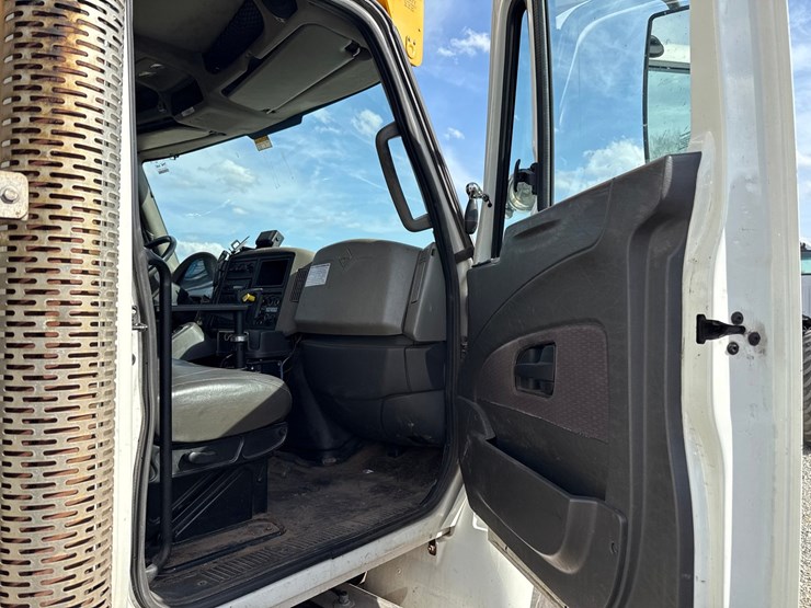 international-4400-sba-image-52