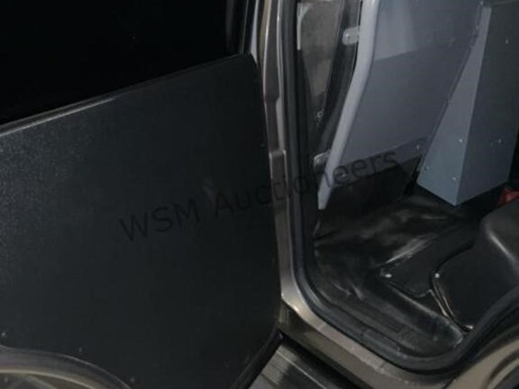 2012-chevrolet-tahoe-image-25