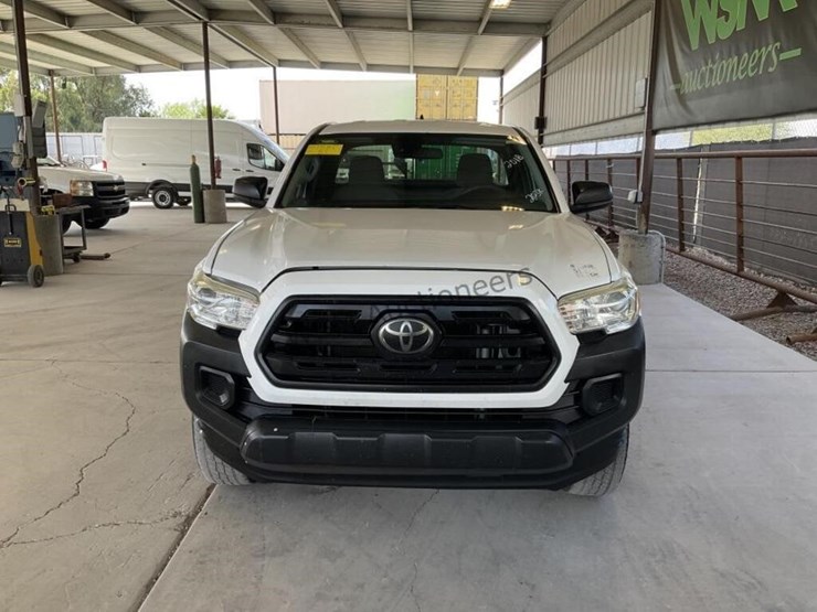 2018-toyota-tacoma-image-3