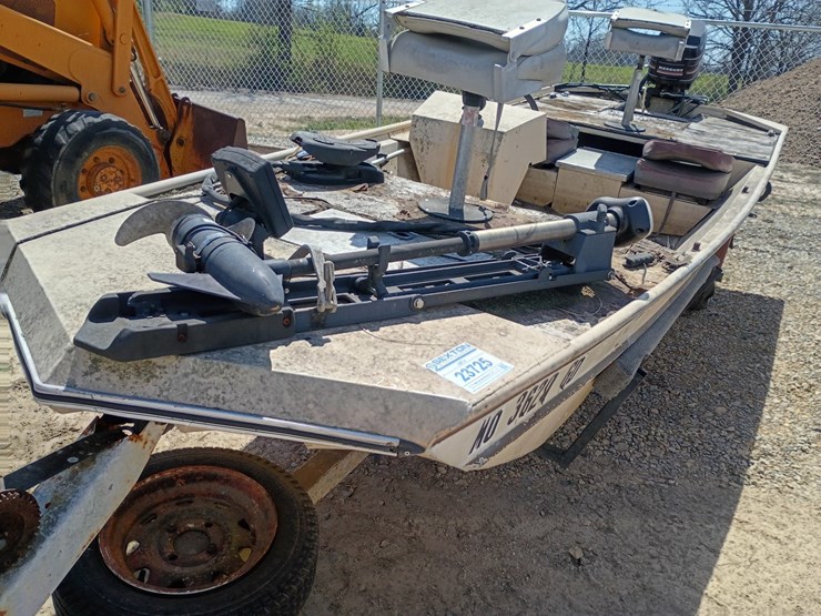 #23725-•-1986-star-bass-boat-and-trailer-image-14