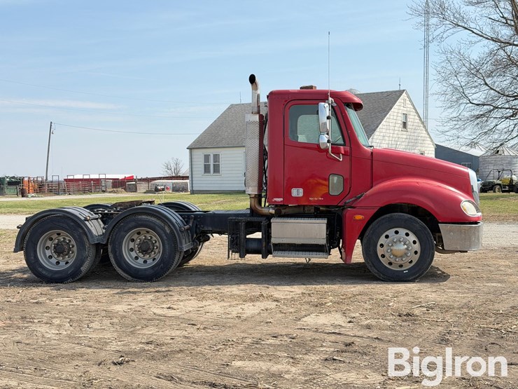 2006-freightliner-columbia-120-image-4