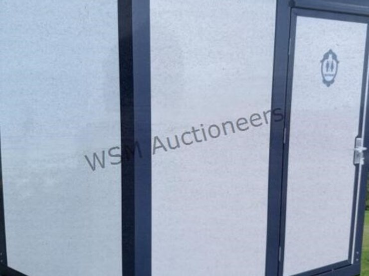 mobile-toilet-unit-image-8