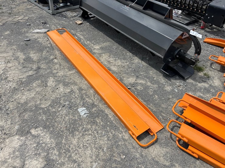 #13-•-(1)-pair-of-pallet-fork-extensions-(start-of-row-2)-image-1