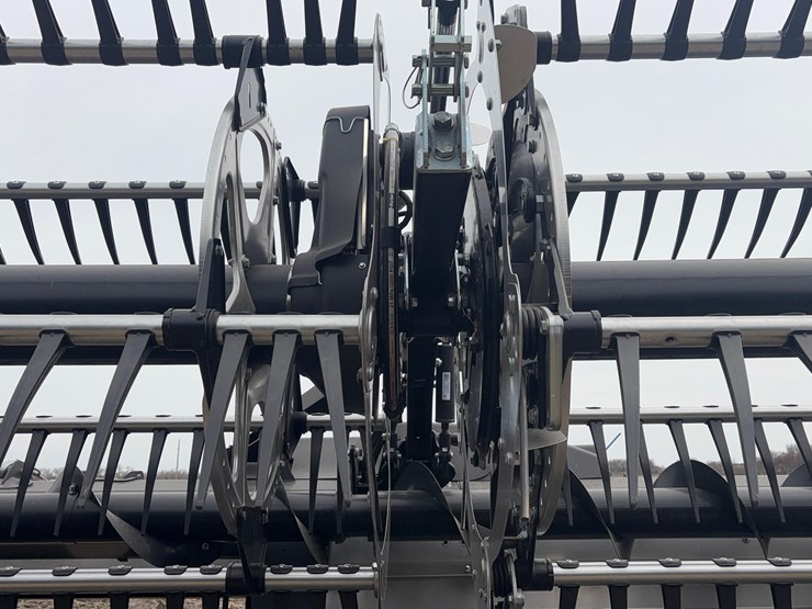 2024-mac-don-fd240-image-16