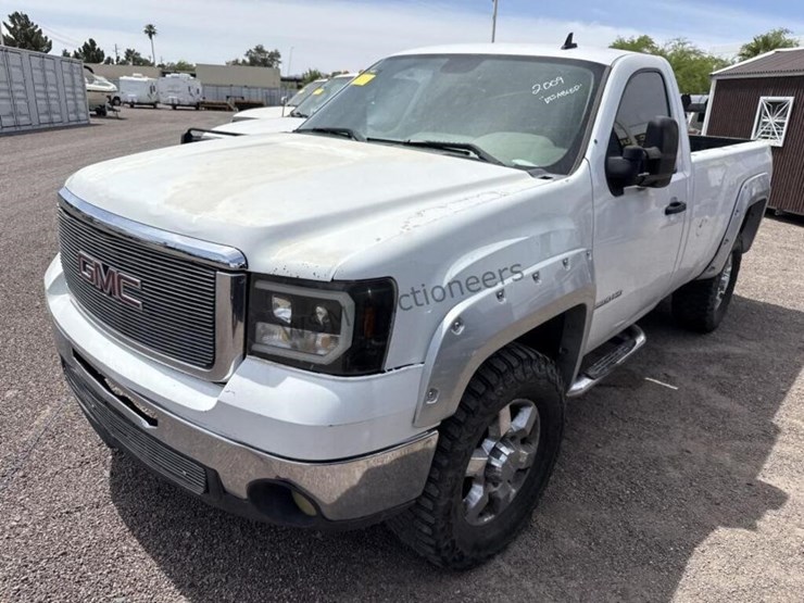 2009-gmc-sierra-2500hd-image-3