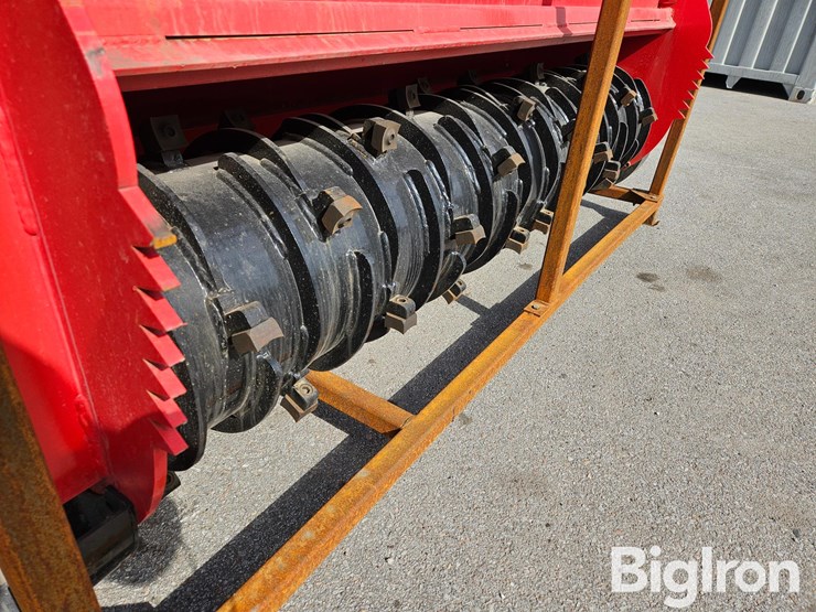 2025-massey-ferguson-730-image-10