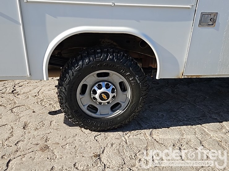 2022-chevrolet-2500hd-image-8