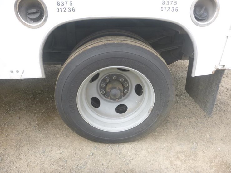 2002-chevrolet-3500-image-26