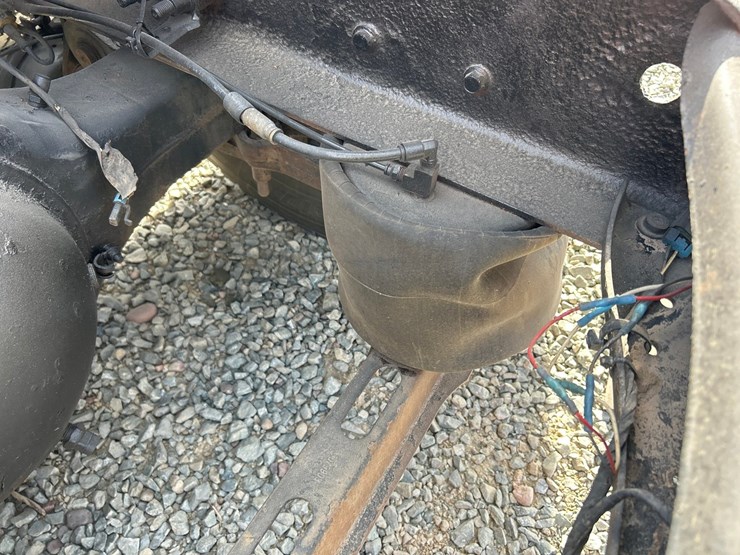 2009-volvo-10-image-23