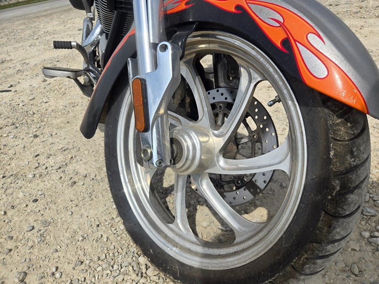 #23348-•-2006-victory-kingpin-motorcycle-image-45