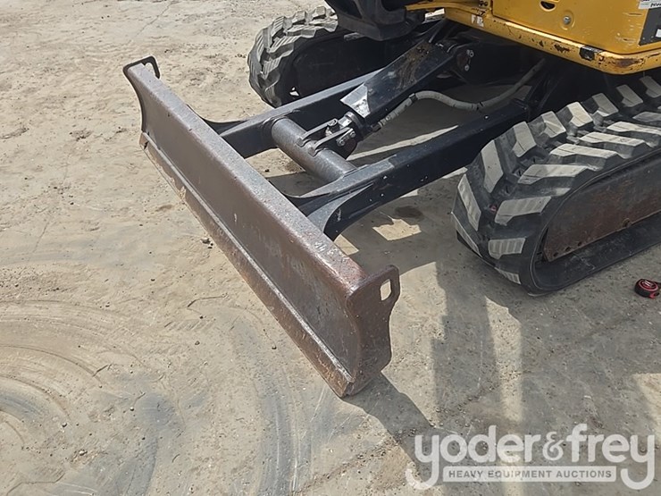 2019-deere-35g-image-22