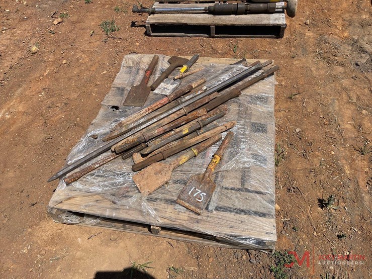 contents-of-pallet;-various-jack-hammer-attachments-image-1