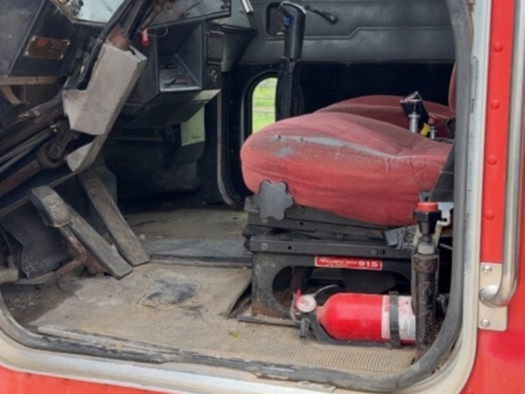 1990-peterbilt-379-image-12