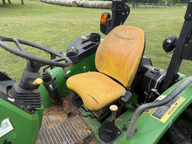 2021-john-deere-5075e-image-17