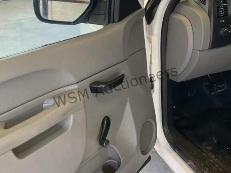 2012-chevrolet-silverado-1500-image-23