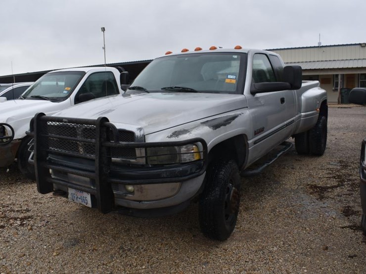 2002-dodge-ram-3500-image-1