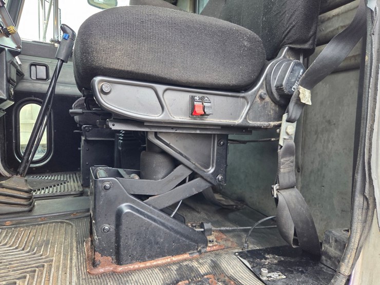 1995-peterbilt-357-image-87