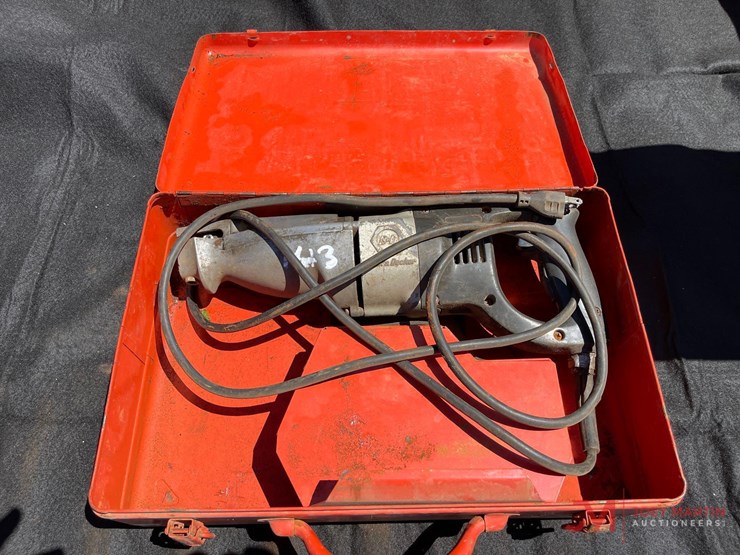 black-&-decker-electric-reciprocating-saw-with-case-image-1