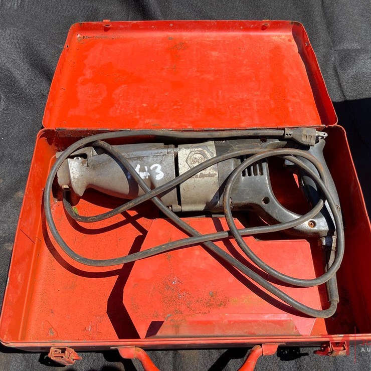 BLACK & DECKER ELECTRIC RECIPROCATING SAW WITH CASE