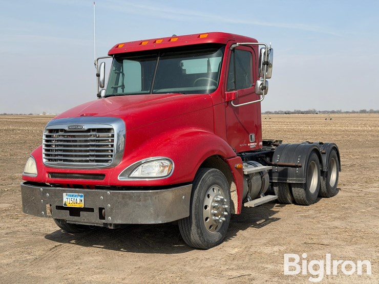 2006-freightliner-columbia-120-image-1
