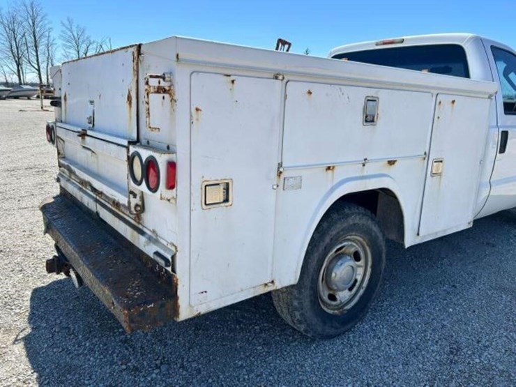 2010-ford-f250-xl-image-40