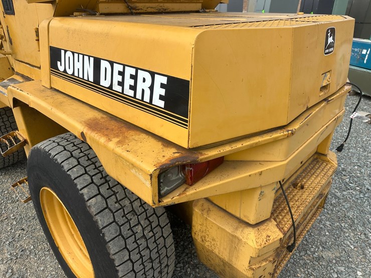 deere-244e-image-17