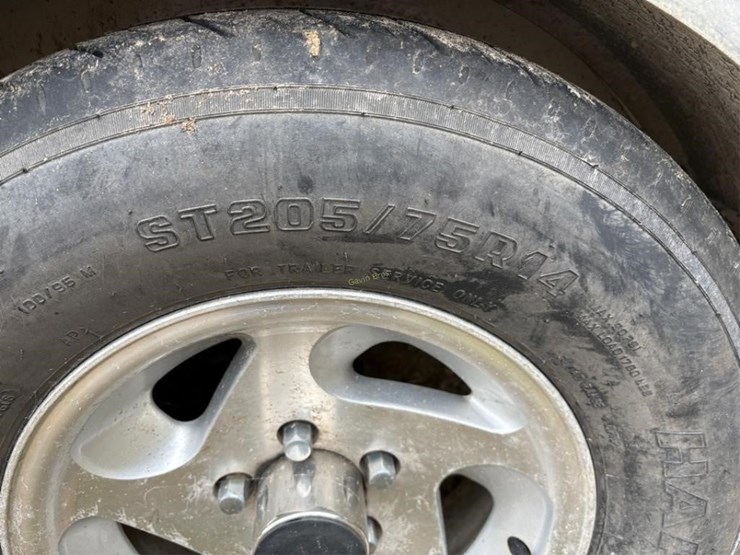 triton-tandem-axle-snowmobile-trailer-image-3