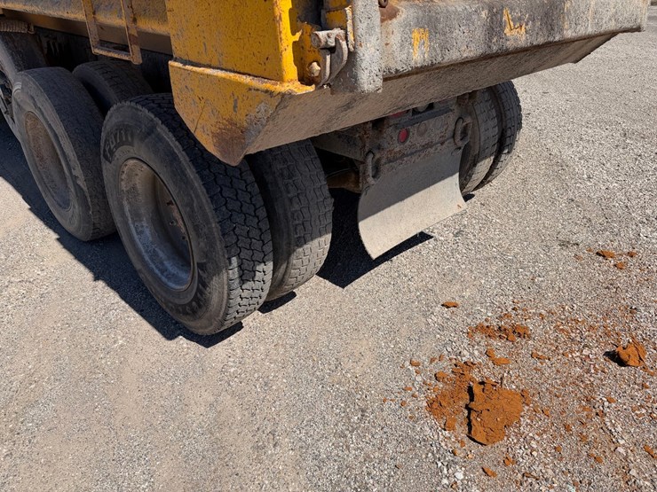 1995-mack-cl713-image-17