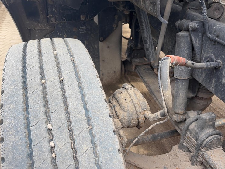 2015-peterbilt-579-image-15