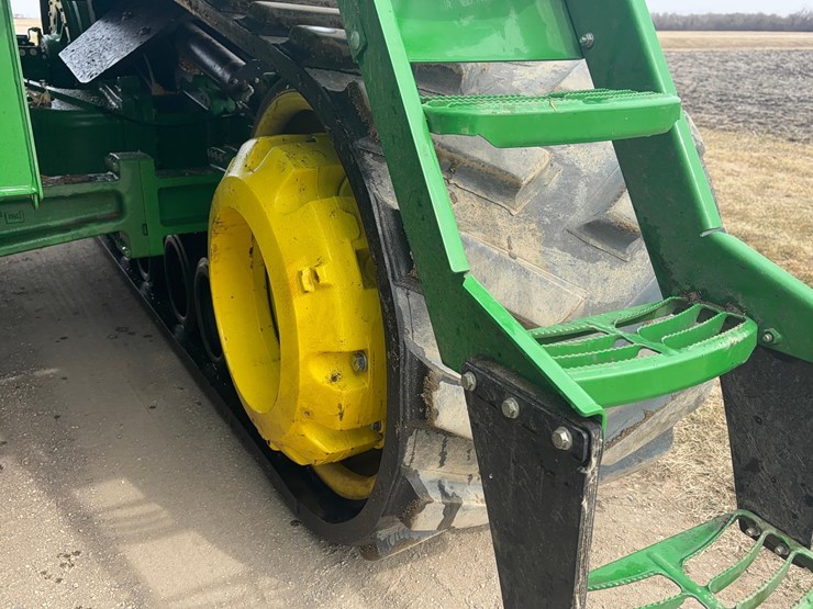 2024-john-deere-9rt-590-tractor-image-16