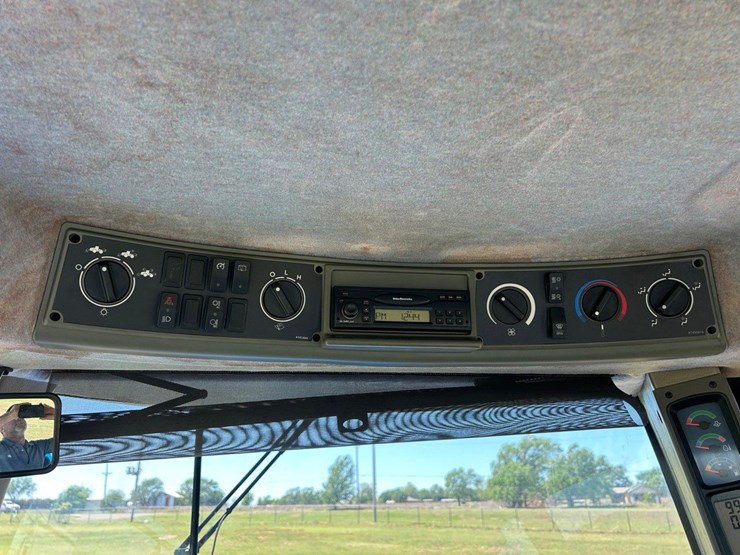 new-holland-tj375-image-36