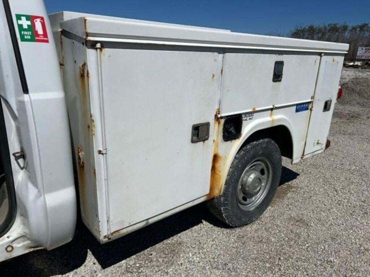 2010-ford-f250-xl-image-29