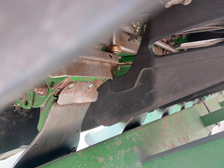 2023-john-deere-c18r-image-21