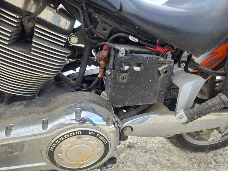 #23348-•-2006-victory-kingpin-motorcycle-image-20