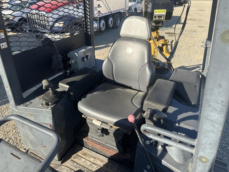 2014-deere-450j-image-39