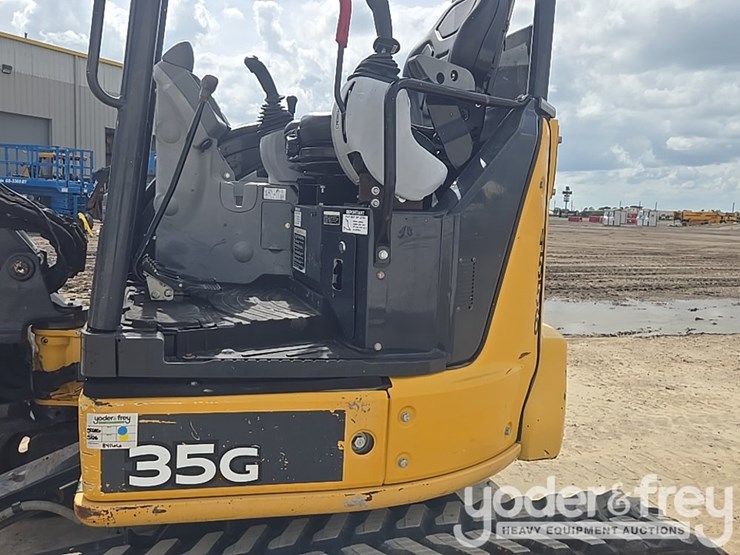 2019-deere-35g-image-51