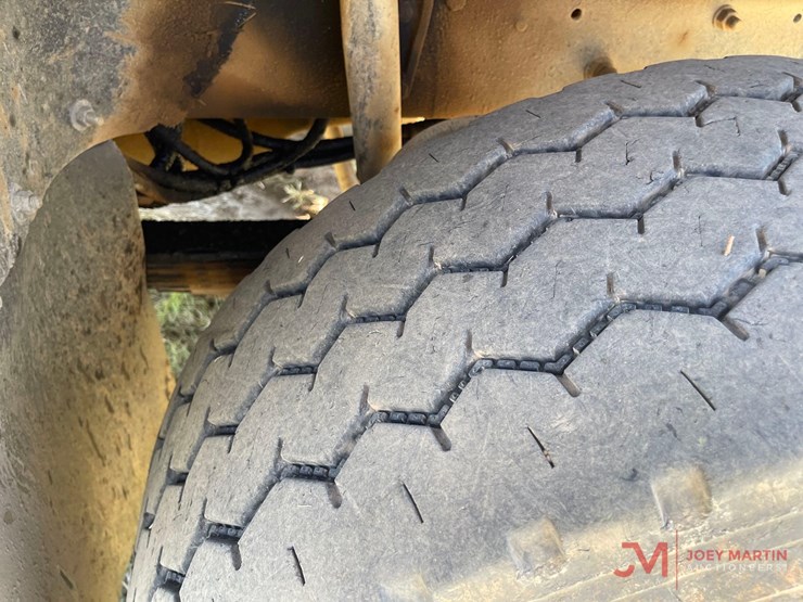 1984-mack-rd686s-image-14