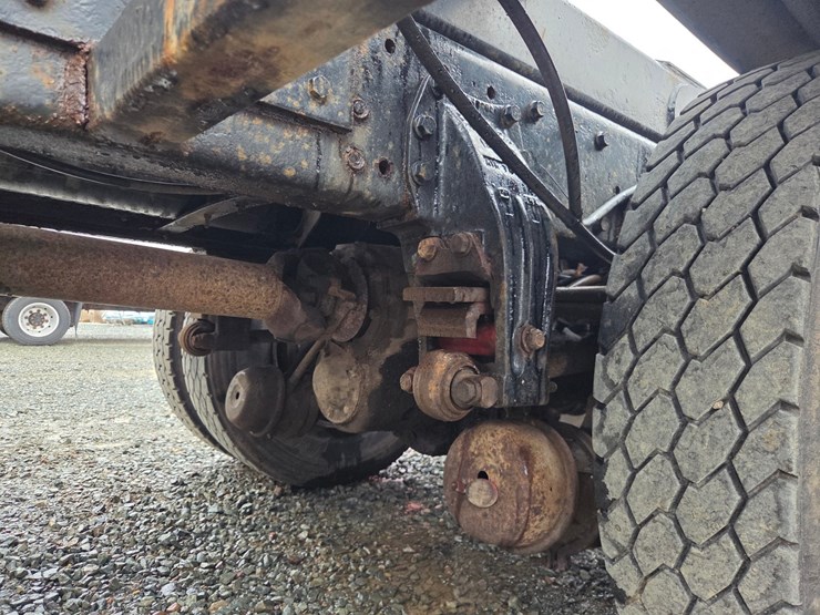 1995-peterbilt-357-image-43