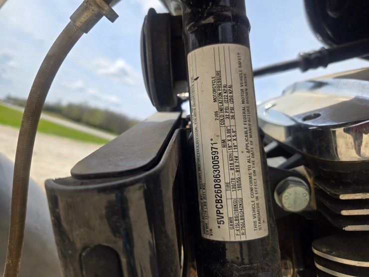 #23348-•-2006-victory-kingpin-motorcycle-image-53