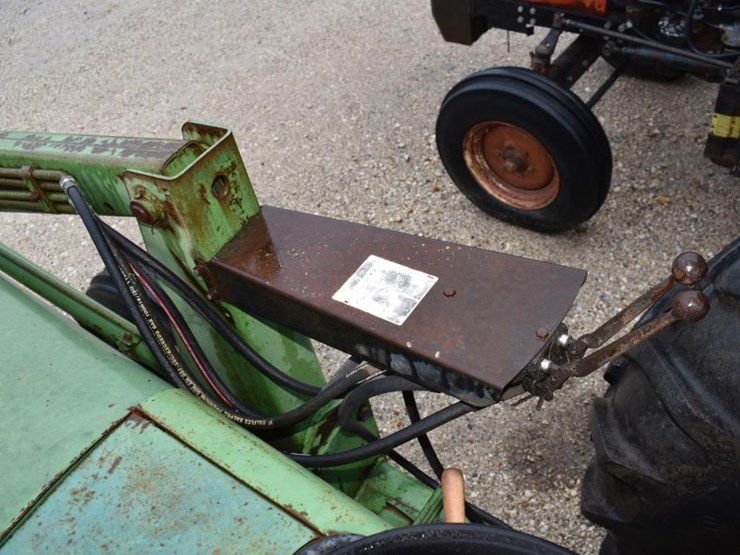 john-deere-2440-image-15