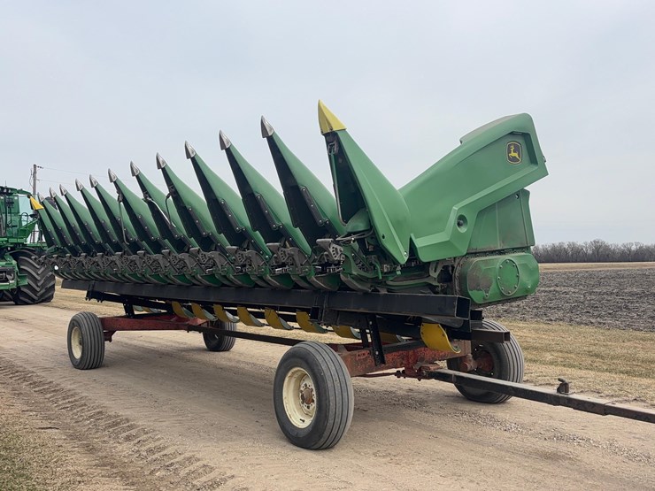 2022-john-deere-c12r-image-4