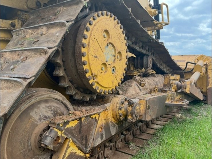 2012-caterpillar-d6t-image-8