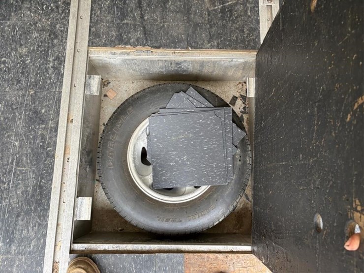 triton-tandem-axle-snowmobile-trailer-image-9