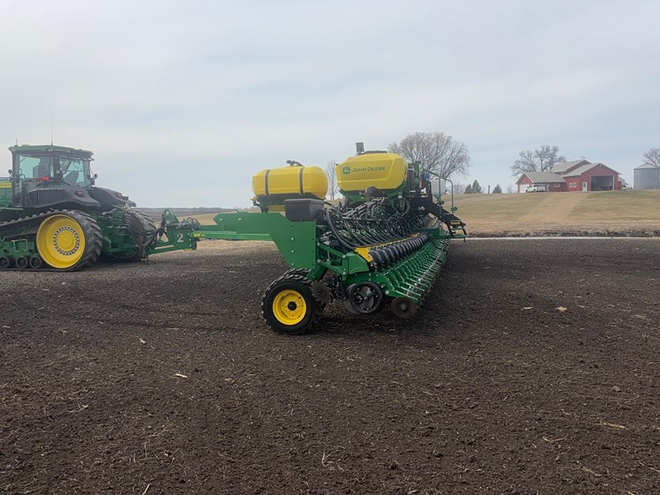 2024-john-deere-db66-image-14