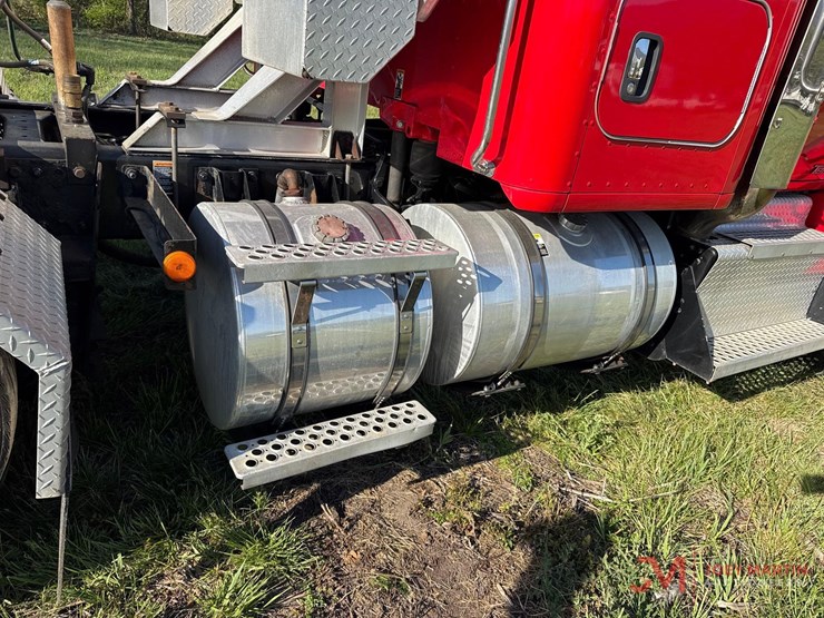 2017-kenworth-t880-image-27