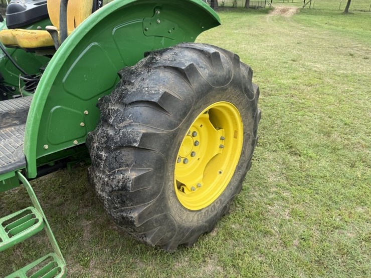 2020-john-deere-5075e-image-11