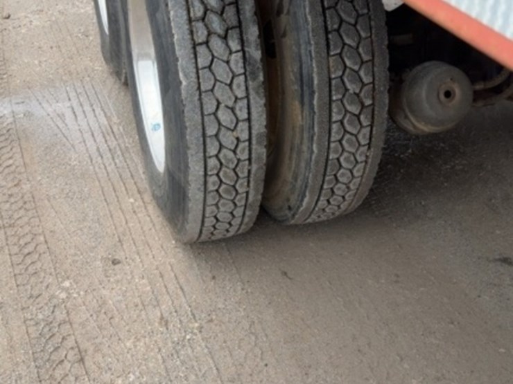 1990-peterbilt-379-image-13