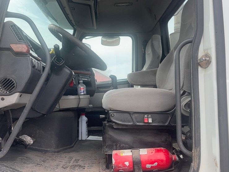 2006-volvo-vnlsemi-image-16