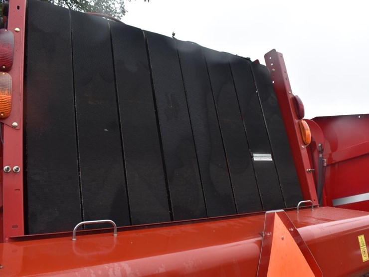 new-holland-roll-belt-560-image-11